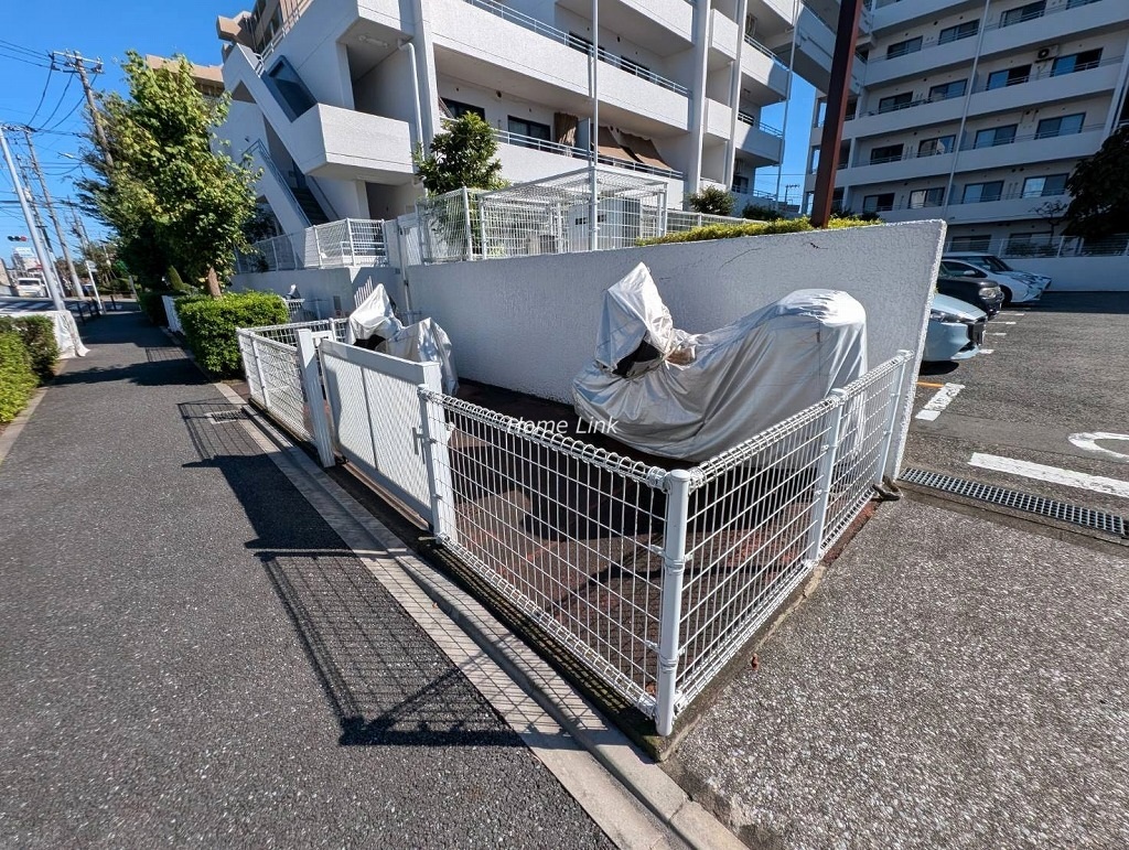 コートハウス城北中央公園　バイク置き場